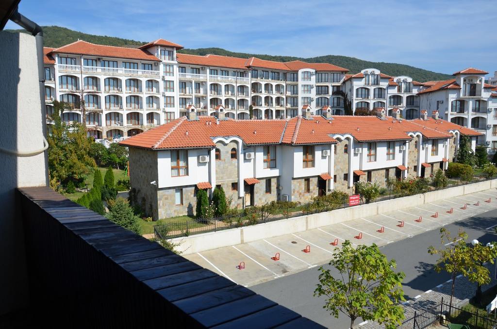 Apartments In Complex Chateau Nessebar Светий Влас Екстер'єр фото