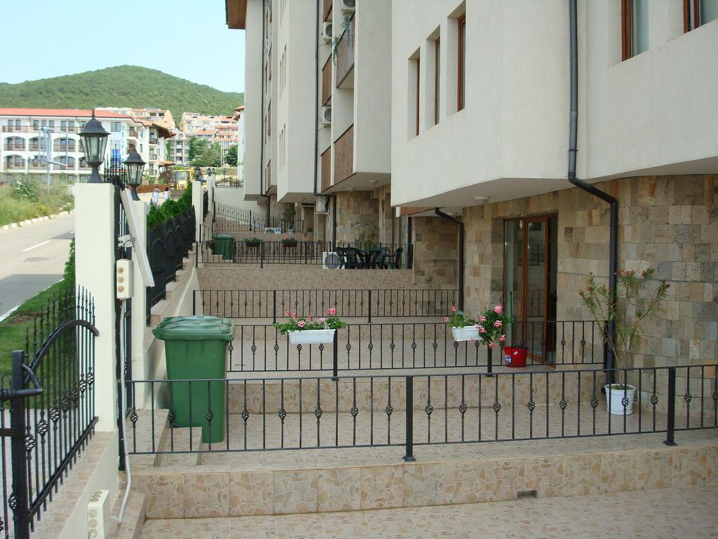 Apartments In Complex Chateau Nessebar Светий Влас Екстер'єр фото
