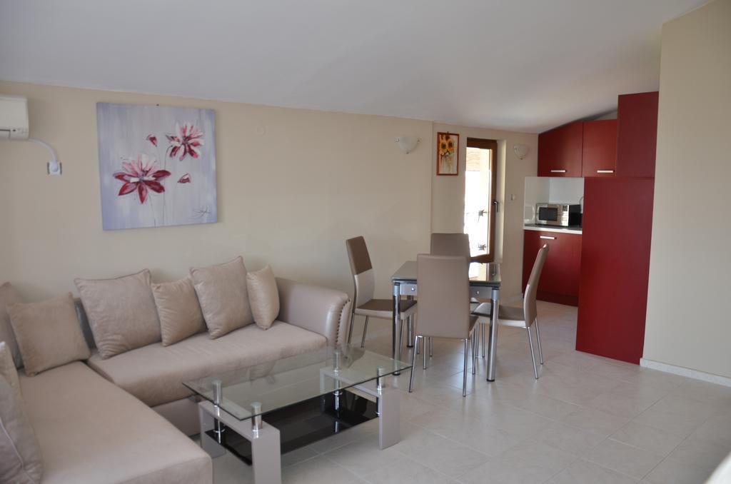 Apartments In Complex Chateau Nessebar Светий Влас Екстер'єр фото